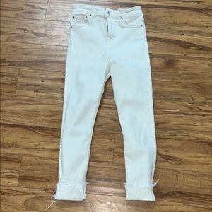 Zara White Cropped Jeans with High-Rise Waist Size 4